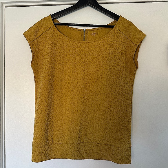 LOFT Tops - LOFT textured top. Size M